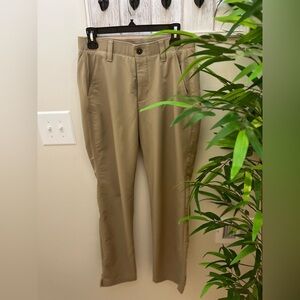UNDER ARMOUR Men's Tan Athletic Pants with Golf Tag, Size 30/32, NWT